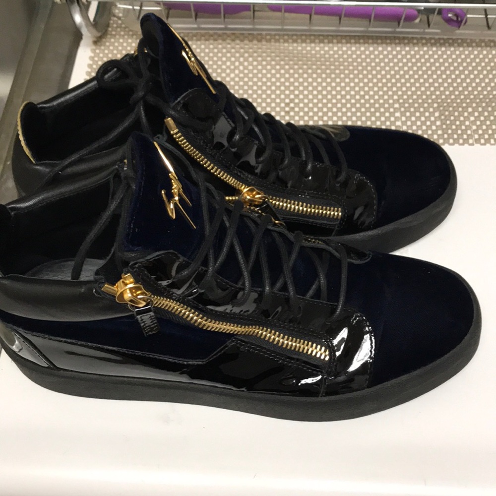 Size 44 Giuseppe’s Cash or Trades